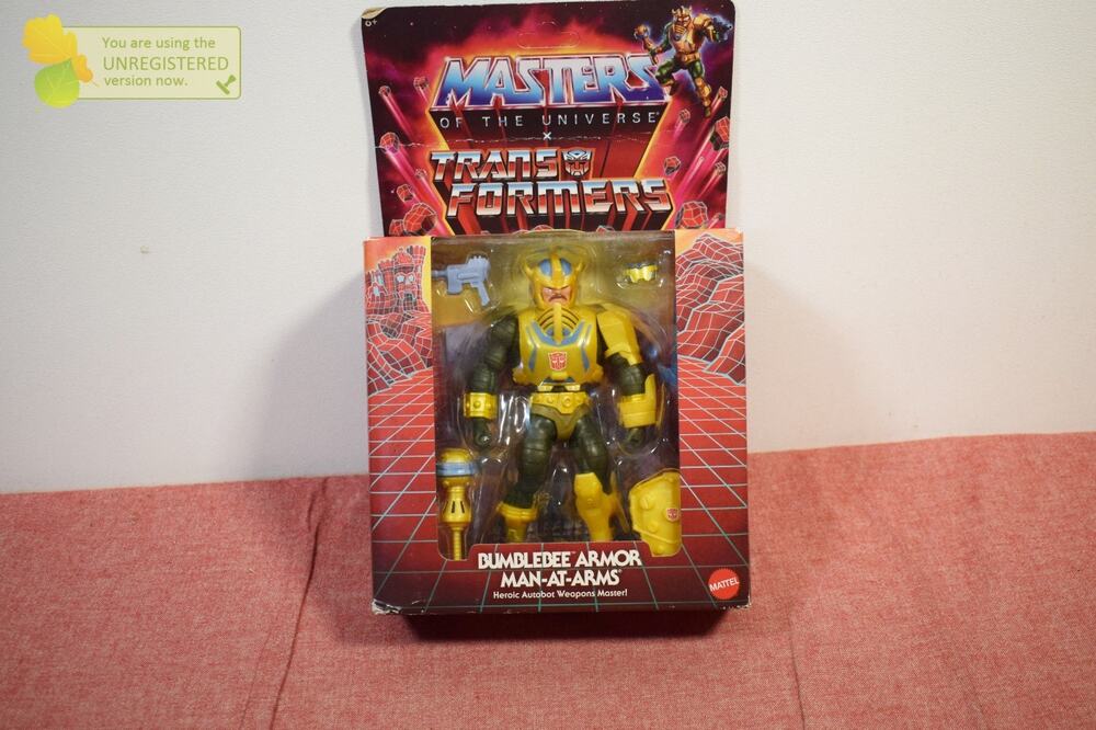 Masters of Universe & Transformers Bumblebee Armor Man At Arms (Pack Wear)